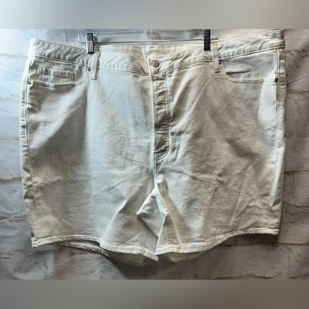 NWT Old Navy white‎ jeans shorts women’s size 26